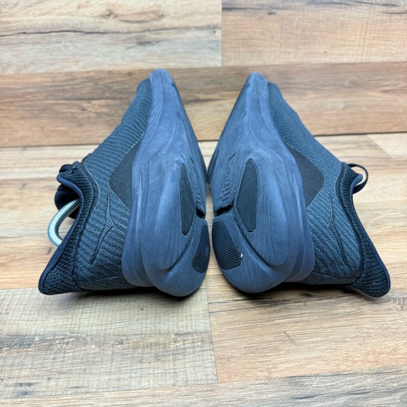 Athletic_Shoes